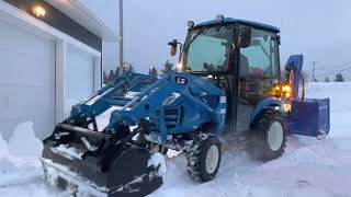 XJ 2025 removing snow [upl. by Lamdin516]