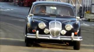 1965 Daimler V8 250 Saloon  fahrend und Motorlauf [upl. by Mercuri]