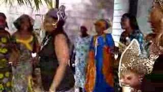 mujeres de Guinea Ecuatorial Africa cantando [upl. by Nnylkcaj189]