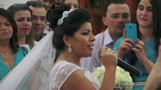 Noiva canta a melhor musica de casamento na sua entrada  Ezequiel amp Janaina [upl. by Yrhcaz]