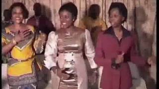 Micheline Shabani  Ozali Nzambe Ya Solo [upl. by Enneillij102]