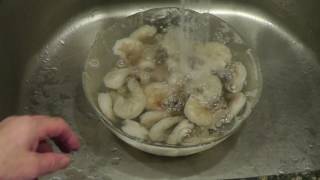 Thawing frozen shrimp [upl. by Deloris]