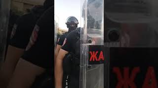 REPRESIJA Policija oterala demonstrante koji su blokirali Prokop [upl. by Haduj]