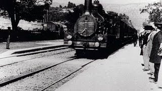 Larrivée dun train à La Ciotat 1896  Auguste Lumière and Louis Lumière [upl. by Hcib]