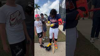 Acuña Jr Broke His Bat During Practice Signs It and Gifts It To a Kid Braves MLB [upl. by Anahsed]