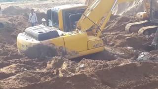 Mud stuck top heavy shovel stuck heavy machinery in the mud mudding in 2016 has failed [upl. by Noelle873]