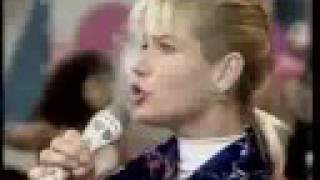 Xuxa canta quotParabéns da Xuxaquot ao vivo  1997 [upl. by Dreda86]