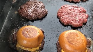 Making SmashBurgers on my Blackstone Quick and easy tips and tricks for the perfect cheeseburgers [upl. by Carlita483]