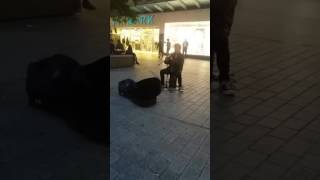 Marco alessandro klein suona flauto nativo americano a liverpool busking [upl. by Inanuah213]