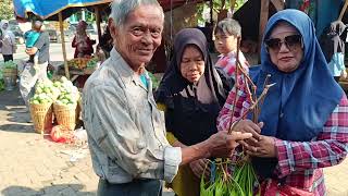 SUASANA HARI SABTU DI PINTU MASUK PASAR BUAH PASREPAN PASURUAN JAWA TIMUR [upl. by Lebasiram]