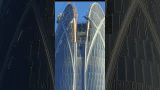 Hoist the curtain wall glass between the petals on the 80th floor on the south side Tower Crane [upl. by Ennailuj]