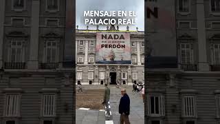 El Palacio Real de Madrid amaneció con un cartel que dice quotNada por lo que pedir perdónquot short [upl. by Arun]