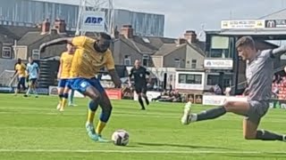 Grimsby keeper takes out Mansfield Town striker Akins for penalty claim Dive or peno Yellow card [upl. by Frydman]