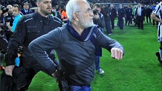 Presidente do PAOK de Salónica armado em campo [upl. by Oinotnas]