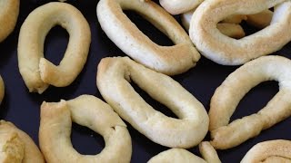 Ricetta Taralli pugliesi Tarallini con olio e vino bianco [upl. by Hewitt]