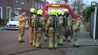 Voorbijganger slaat alarm na het horen van rookmelders bij woningbrand [upl. by Eddi209]