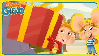 Gigio Gives Out Zoes Things as Special Presents 🎁  Topo Gigio English 🐭 CLIP [upl. by Eelegna]