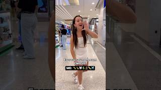 Marcela Jardim quase caiu no meio do shopping shortsviral [upl. by Llehcar]