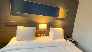 Holiday Inn Express Bangkok Sathorn an IHG Hotel  One king bedroom  Breakfast [upl. by Cha]