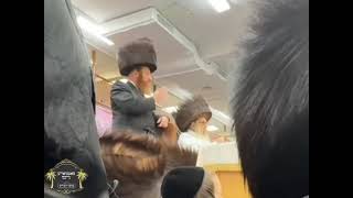 Yamim Noraim Niggunim At Satmar Rebbes Motzei Yom Kipur Tish [upl. by Ahsenid444]