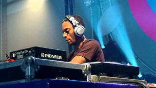 Jeff Mills  Live  Mayday 2001  X101  Sonic Destroyer [upl. by Milburt]