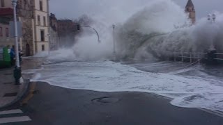 Gijón Olas gigantes arrasan costa cantábrica 2014 [upl. by Isaacson]