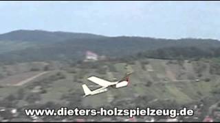 Flugzeug mit Gummimotor  Bastelset von dieters  Made in Germany [upl. by Melly]