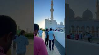 1000s of Non Muslims visiting Shaik Zayed Grand Mosque everyday in Abu Dhabi [upl. by Margy]