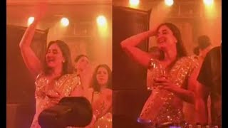 Kareena Kapoor Dance At Sonam Kapoor Wedding Reception [upl. by Monarski]