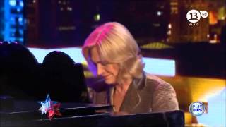 Evelyn Matthei tocando quotPajaritos en el airequot en piano [upl. by Ahtan98]