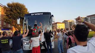 Derby PerugiaTernana 23 arrivo del pullman delle Fere al Liberati [upl. by Finzer]