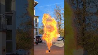 So ein großer Feuerball Junge pyro dasmussdrücken explosion [upl. by Berardo648]