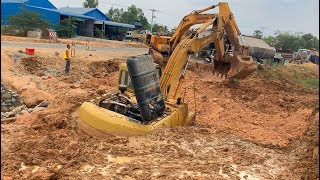 Amazing Rescue Excavator Of Stuck Deep In Mud [upl. by Eki]