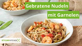 Gebratene Nudeln mit Garnelen  20 Minuten Rezept  Stylingkitchen [upl. by Alexandr]