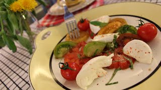 La SALADE DE TOMATES MOZZARELLA de Bufflonne sauce balsamique  Gourmandises TV [upl. by Krishna]