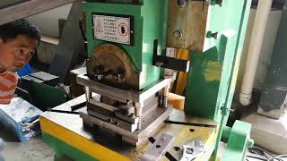 How to install J23 Mechanical Punching press machine mould in factory [upl. by Nohs33]