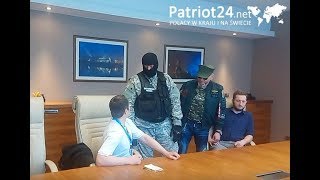 PATRIOT24 RUTKOWSKI W AKCJI Awantura przed konferencją prasową w Krakowie Mężczyzna wyprowadzony [upl. by Lieberman]