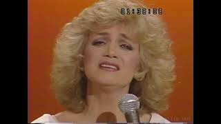 Barbara Mandrell amp The Mandrell Sisters  You Light Up My Life January 1982 TNN [upl. by Rhianon120]