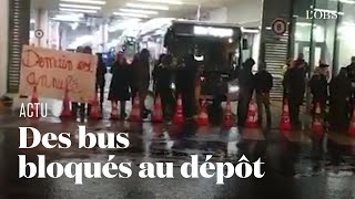 Des grévistes bloquent les dépôts de bus de la RATP [upl. by Mellisent]