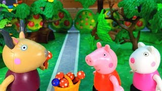 PEPPA PIG SUZY PECORA E MADAME GAZZELLA VANNO A RACCOGLIERE I FUNGHI MA DEVONO FARE ATTENZIONE [upl. by Irallih]