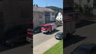 freiwilligefeuerwehr Unterreichenbach auf einsatzfahrt zum Kaminbrand feuerwehr feuer [upl. by Lathrope]