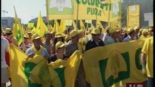 Tg 230710 Agricoltura il Sud protesta a Bari [upl. by Enicnarf]