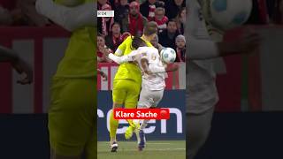 Manuel Neuer fliegt nach diesem Bodycheck gegen Frimpong im DFBPokal vom Platz 🥊🔴 [upl. by Zoie]