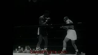 Ezzard Charles vs Jersey Joe Walcott 4  1080p 60fps [upl. by Terra]