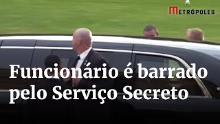 Funcionário tenta abrir porta da limousine de Biden e é barrado pelo Serviço Secreto em Buckingham [upl. by Fitzger]