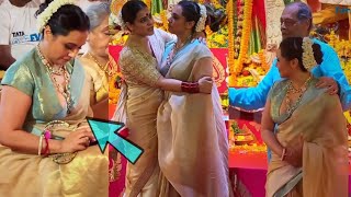 Oops👀 😲 Rani Mukherjee Suffer Oops Moment Gets Uncomfortable Flaunt Her Huge Clevge [upl. by Ariaj225]