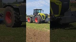 Claas Xerion 5000 [upl. by Anaujat]