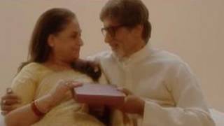 Amitabh Bachchan amp Jaya Bachchan chitchat on the sets [upl. by Edmead]