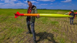 Mega raketten afschieten  Kilometer de lucht in [upl. by Illil]