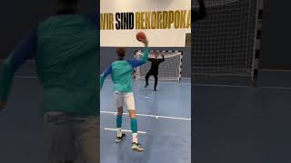 Las pelotas de balonmano son extremadamente pegajosas cc handballearth [upl. by Noryb]